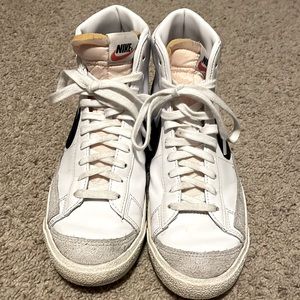 Nike high tops. 🌸Will except reasonable offers🌺